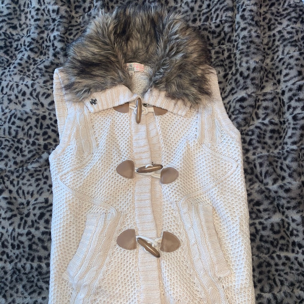 Sweater vest